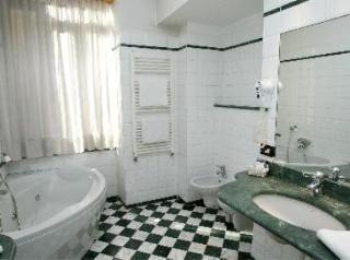 Due Mondi Hotel